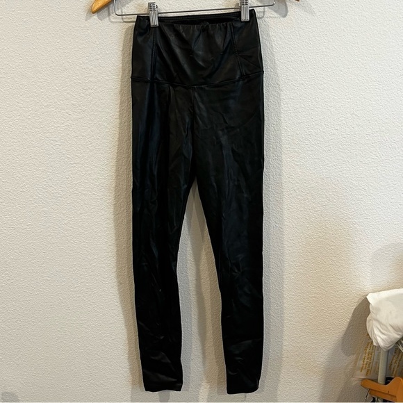 Aritzia Wilfred Free Daria black vegan leather high rise leggings size xsmall - Picture 3 of 16
